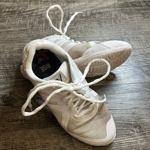 Women’s 6.5 Cheer Tumble Varsity Edge White Shoes Competitive School Rec